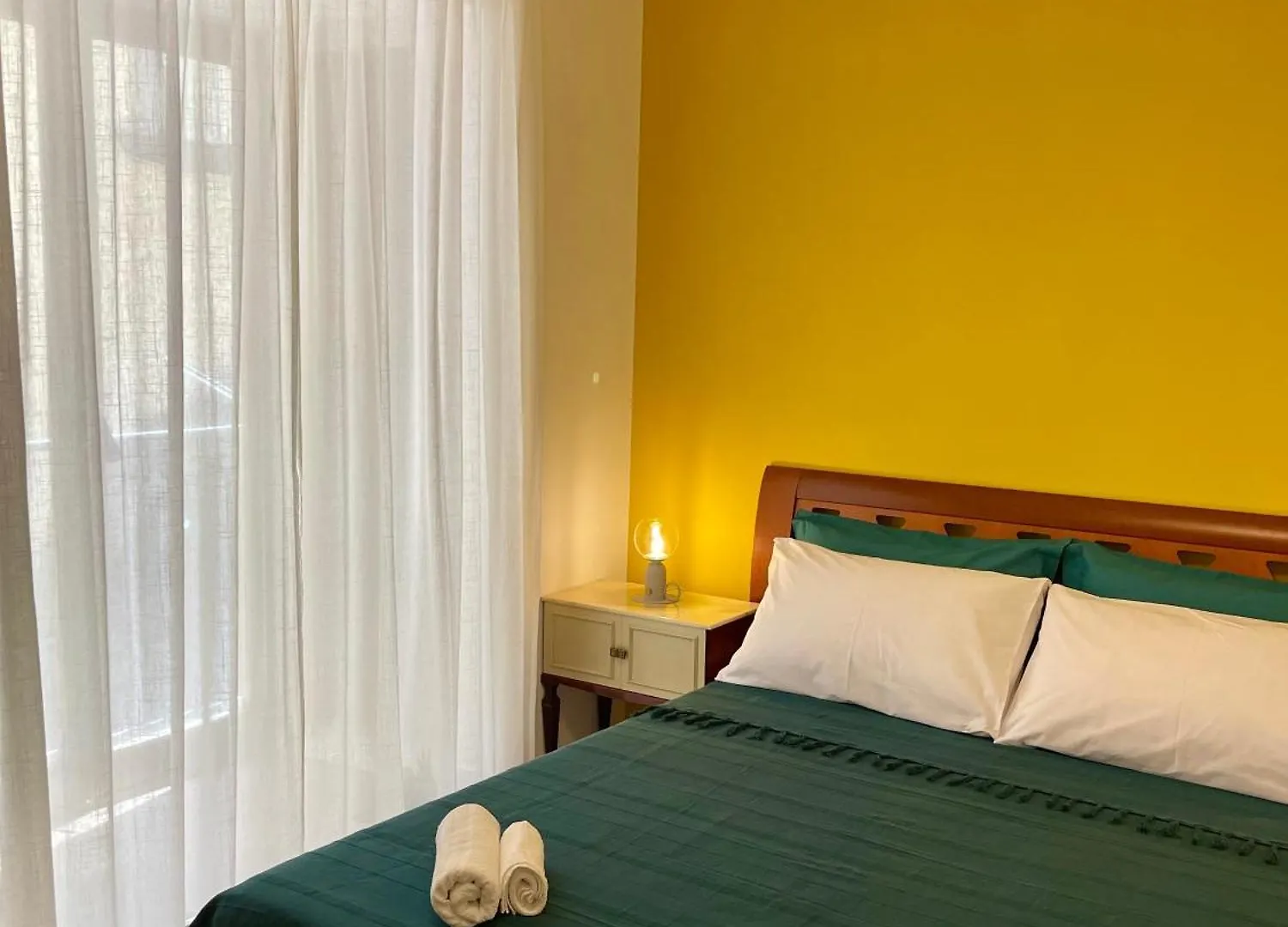 Le Trame Di Partenope - Quartieri Spagnoli Apartment 나폴리 0*,  이탈리아